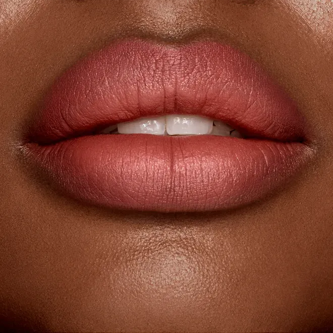 CHARLOTTE TILBURY LOOK OF LOVE LIPSTICK MATTE REVOLUTION  (MRS KISSES)