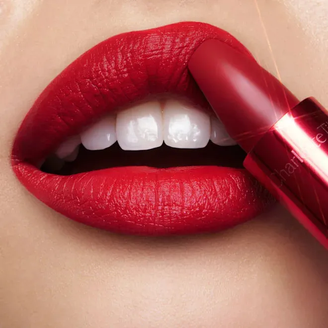 CHARLOTTE TILBURY MATTE REVOLUTION (PIZZAZZ)